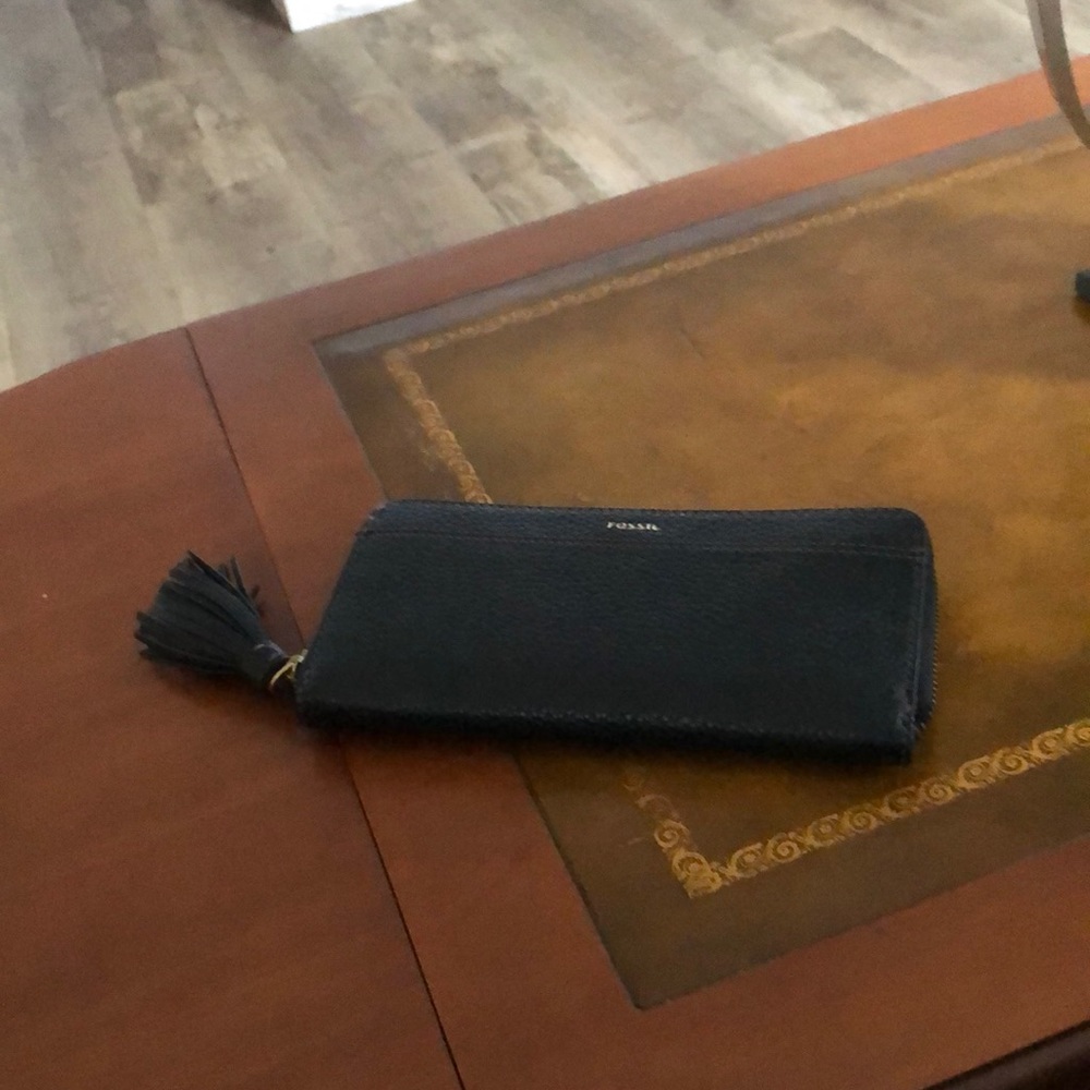 NWOT Fossil black pebble leather wallet